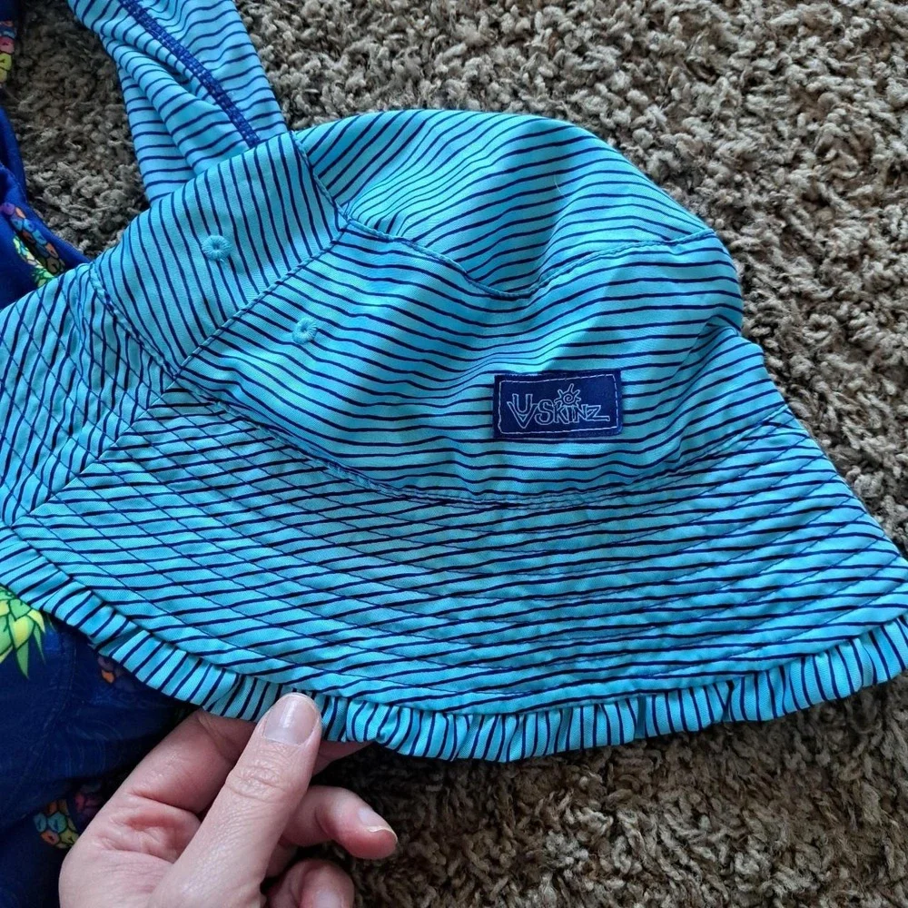 UV Skins Little Girls Swimsuit Set with Hat Blue Pineapple sz 5